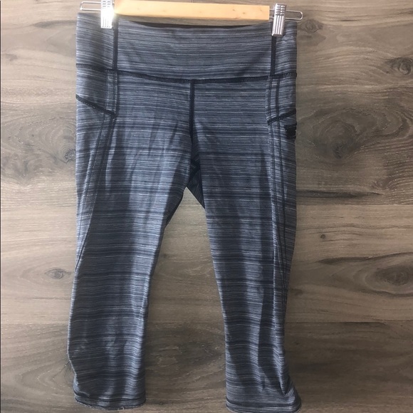 Lululemon crops - Picture 2 of 5